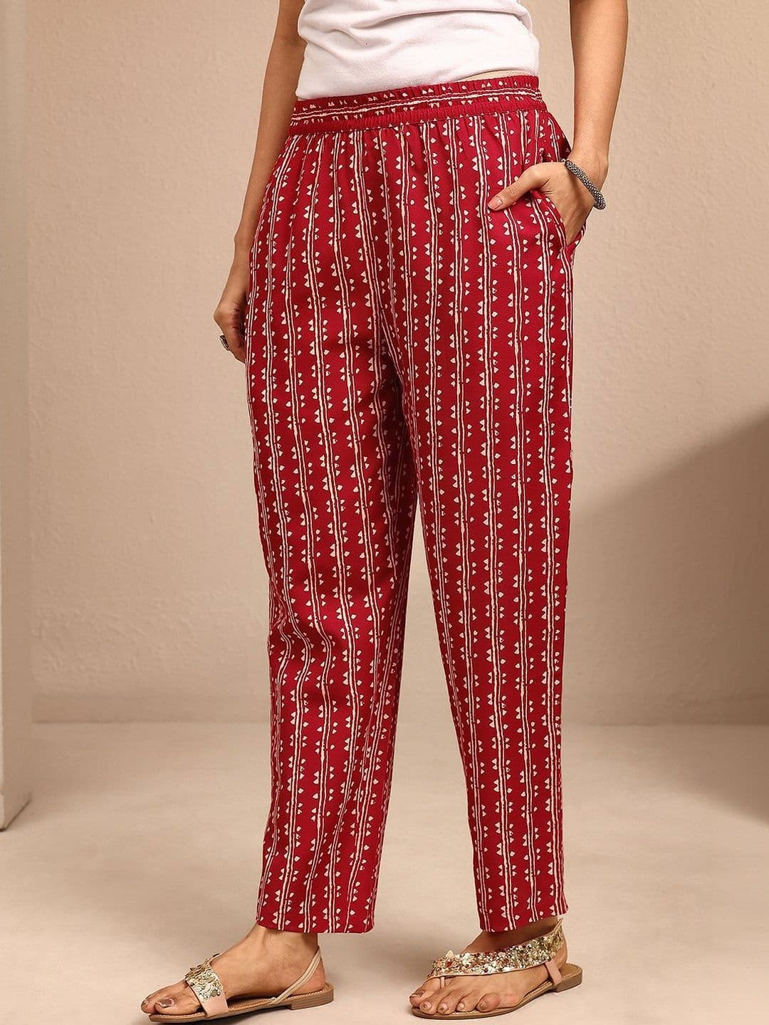 Gerua By Libas Women Floral Printed Regular Thread Work Kurta with Trousers & With Dupatta thumbnail 3