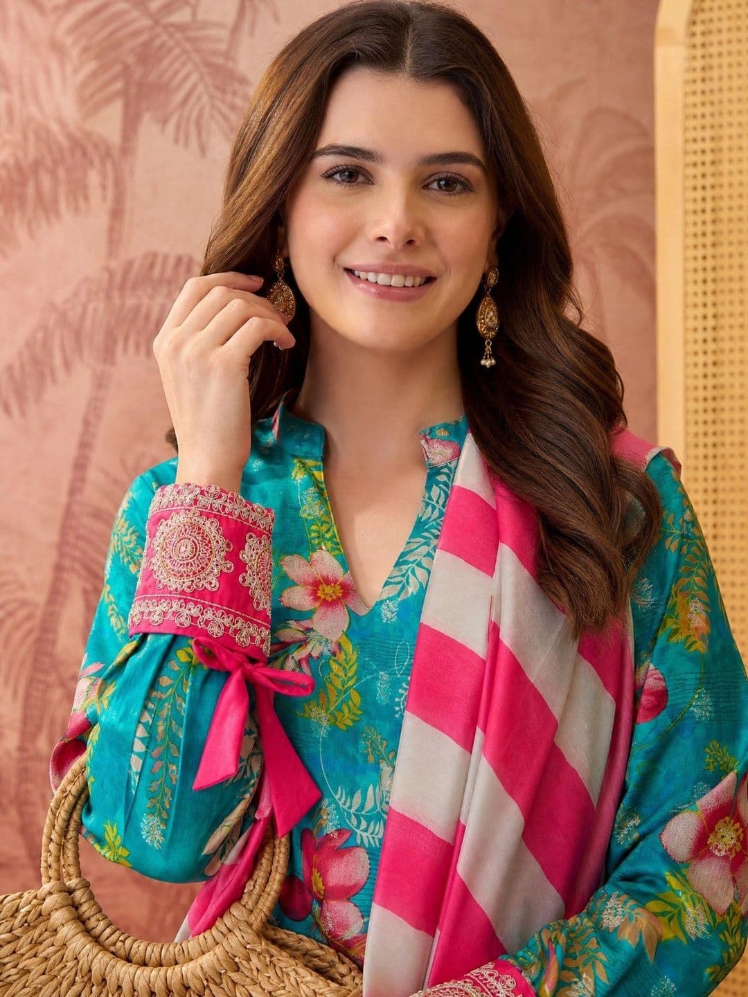 Sangria Women Floral Printed Regular Thread Work Kurta with Palazzos & With Dupatta thumbnail 3