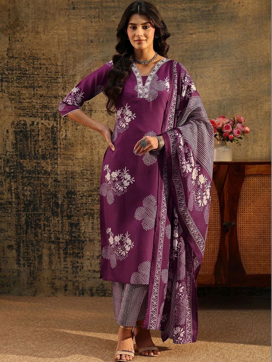 Gerua By Libas Women Floral Printed Regular Kurta with Trousers & With Dupatta thumbnail 2