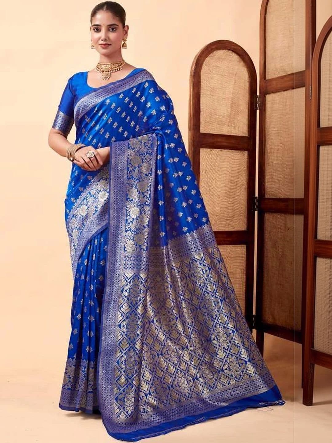 wearsquad Zari Art Silk Banarasi Saree - view 1
