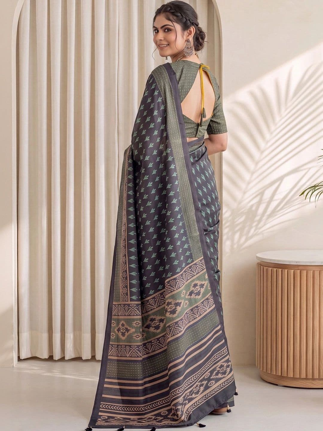 Anouk Woven Design Silk Blend Designer Block Print Saree thumbnail 3