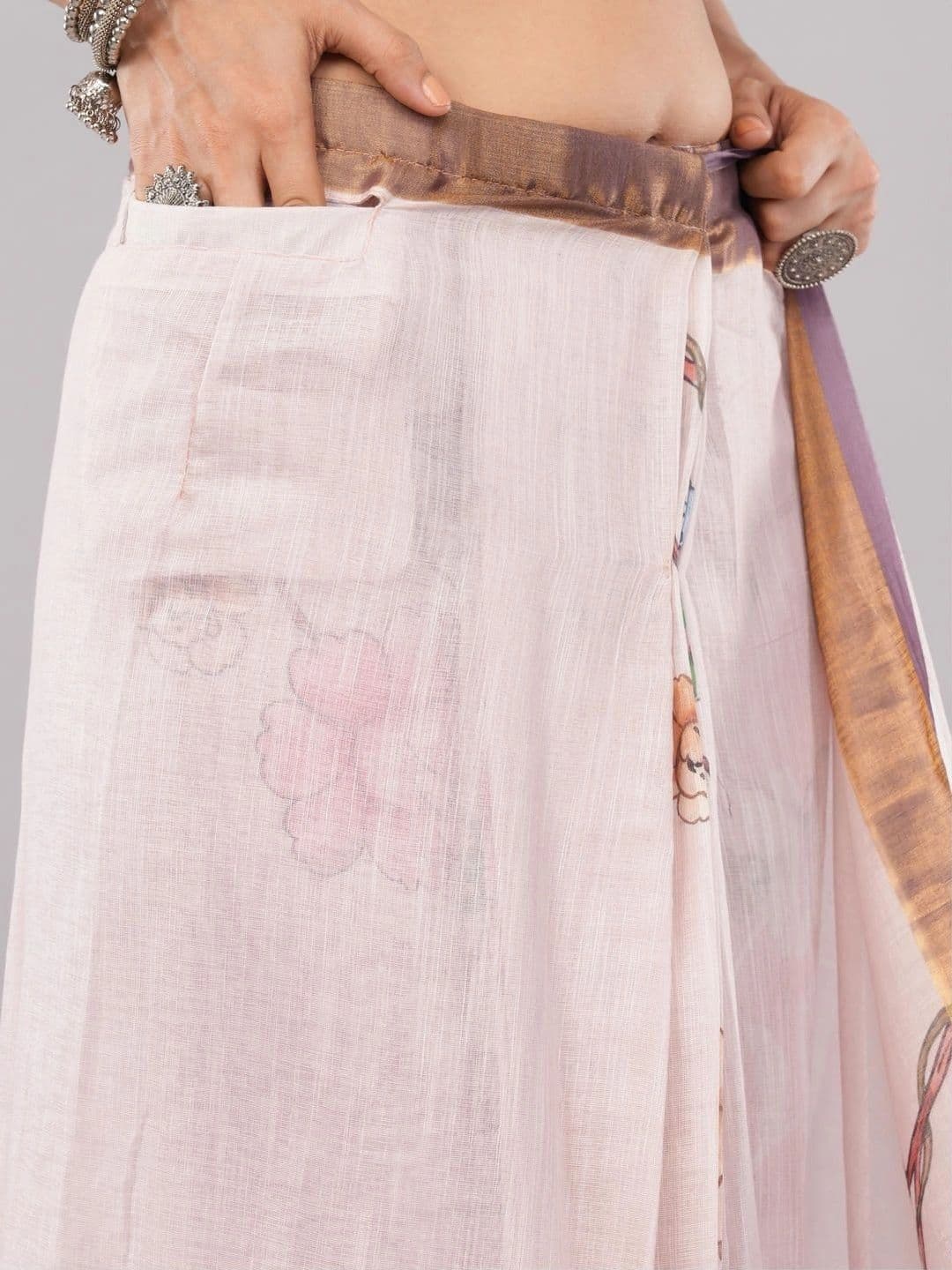 SAMANTHA Floral Zari Linen Blend Belted Saree thumbnail 3