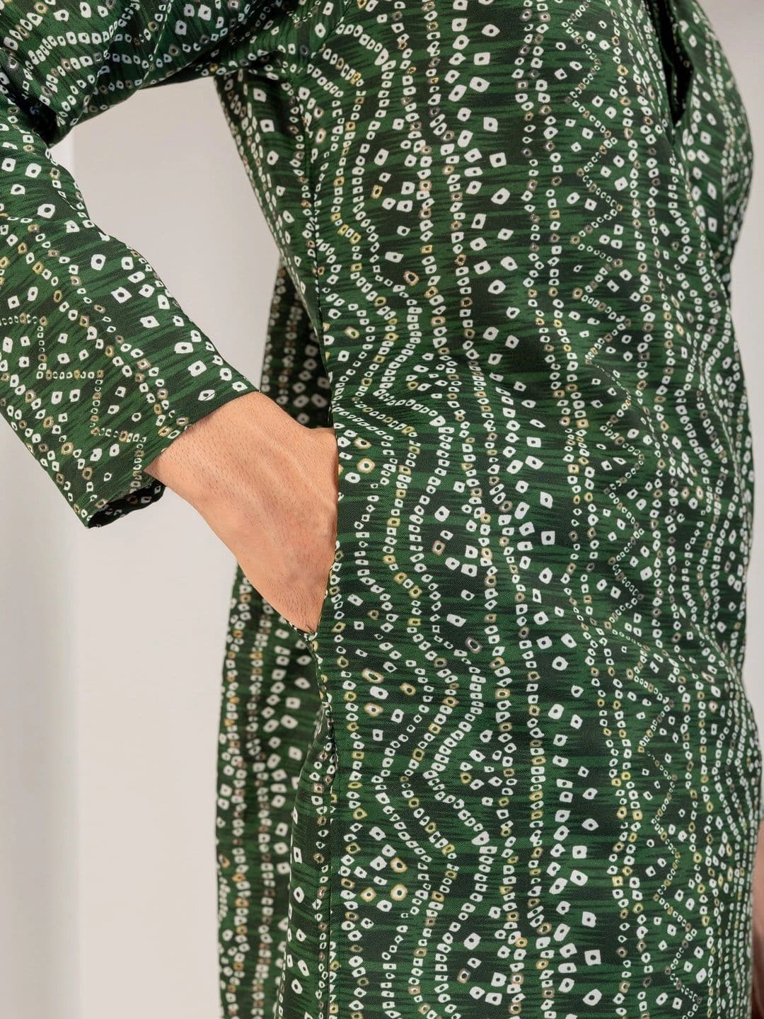 ADHIRAJAN Men Bandhani Printed Kurta thumbnail 6