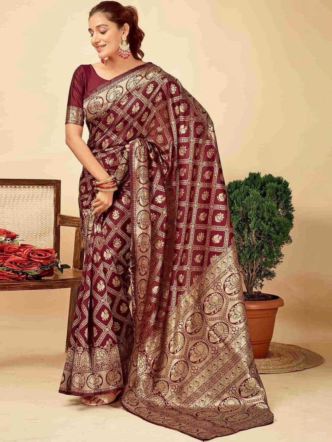 wearsquad Zari Art Silk Banarasi Saree - view 1