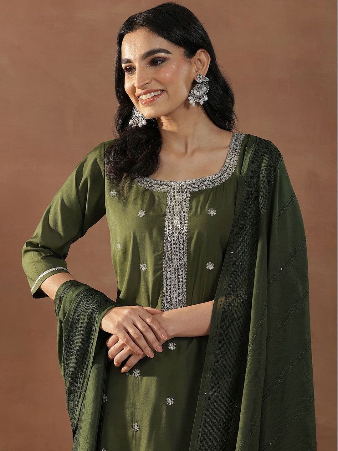 Gerua By Libas Women Floral Embroidered Regular Sequinned Kurta with Trousers & With Dupatta thumbnail 2