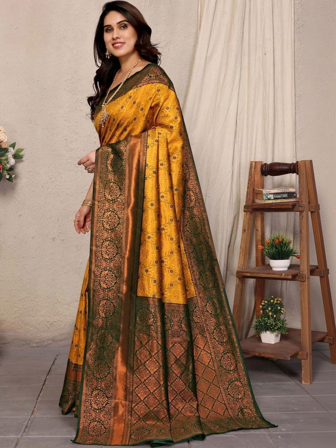 VS MALL Woven Design Zari Banarasi Saree thumbnail 3