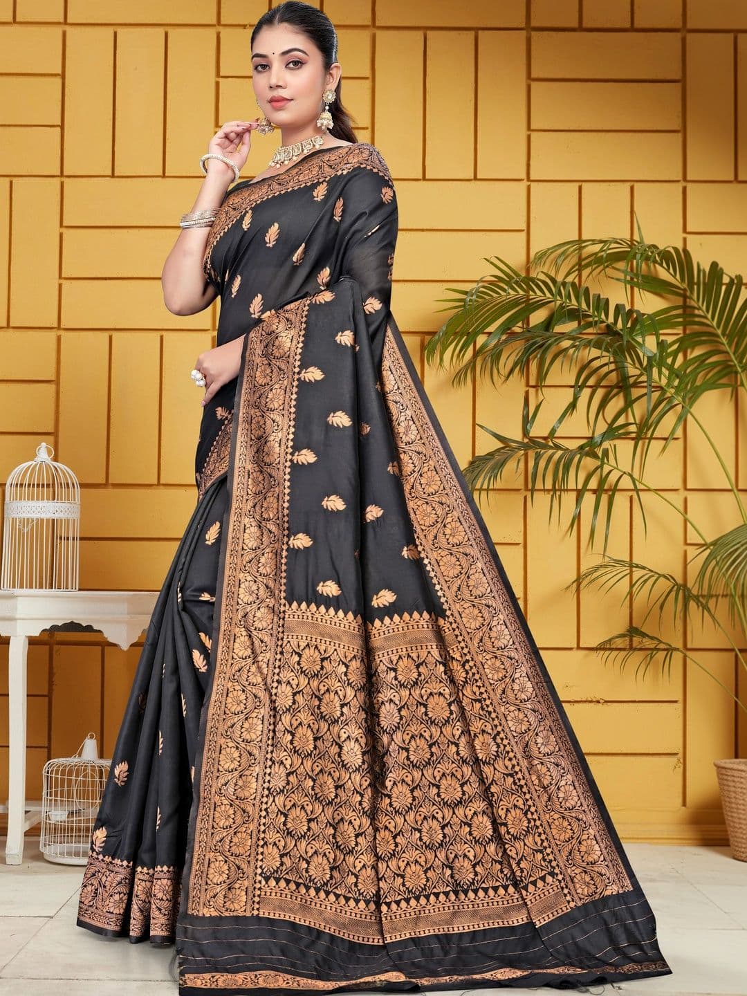 wearsquad Woven Design Zari Art Silk Banarasi Saree thumbnail 2