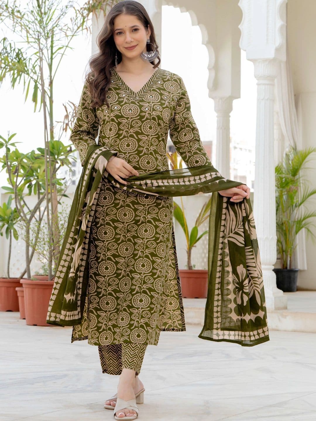 Rangnavi Women Ethnic Motifs Printed Regular Mirror Work Pure Cotton Kurta with Trousers & With Dupatta thumbnail 2