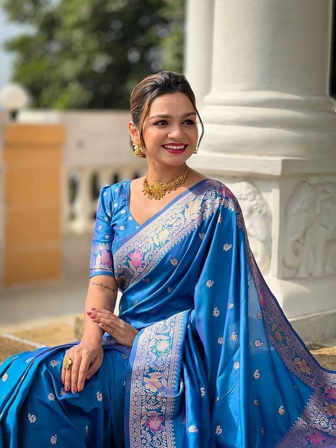 Dreamposhak Zari Satin Banarasi Saree thumbnail 2