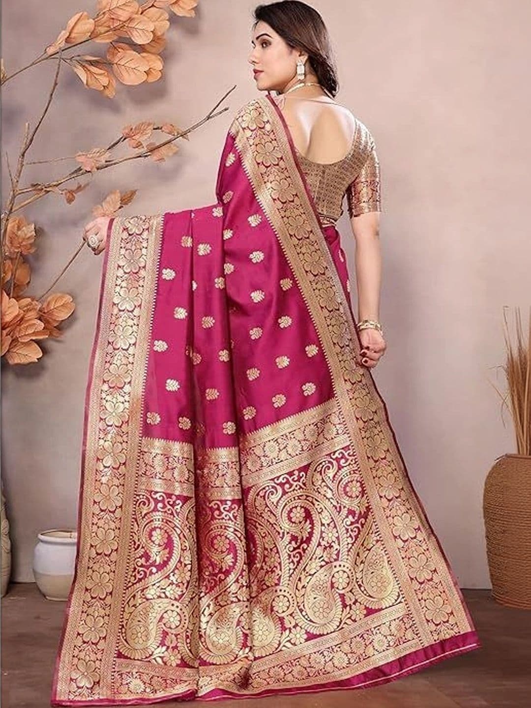 Milvia Woven Design Zari Silk Blend Designer Kanjeevaram Saree thumbnail 3