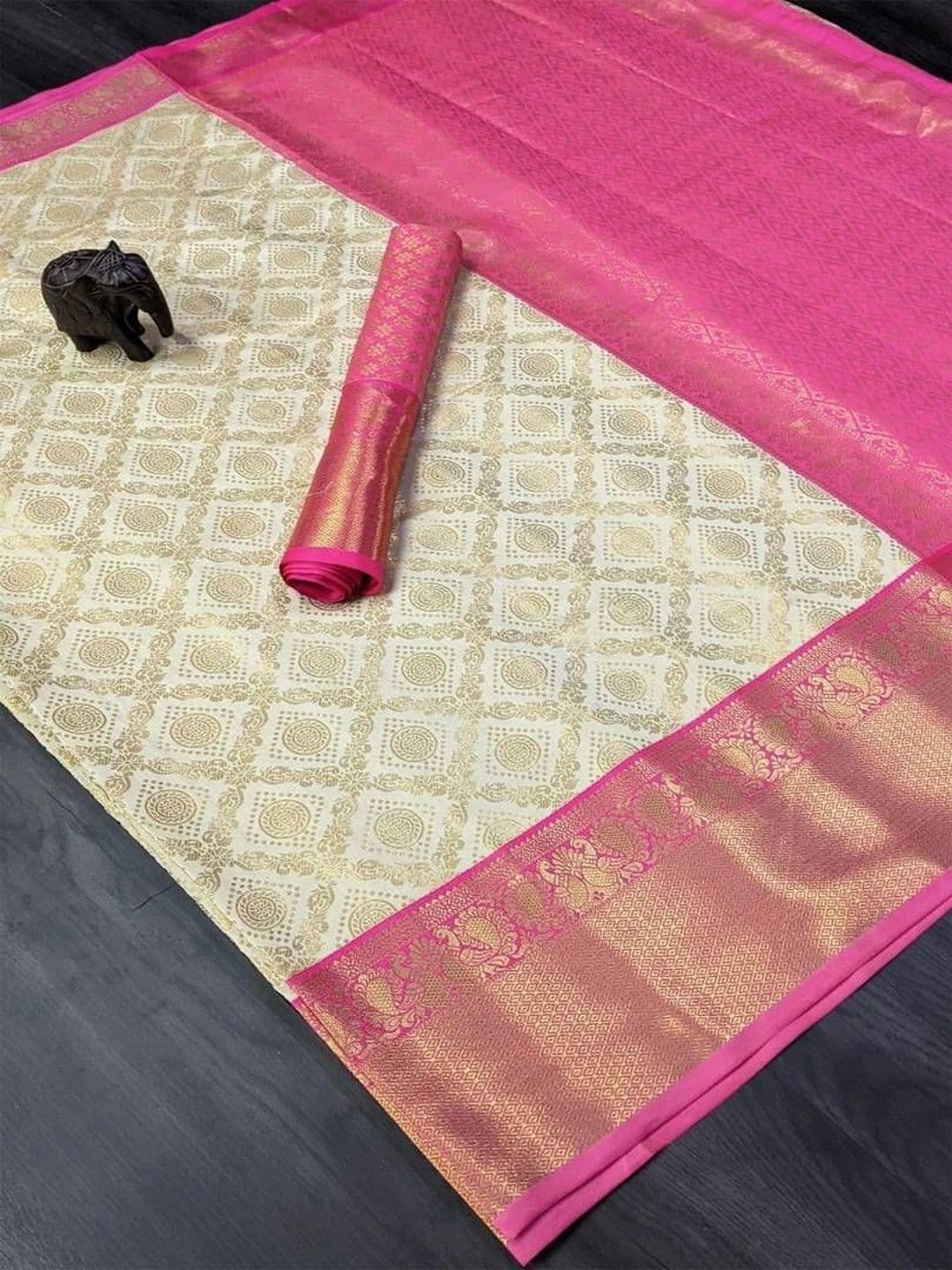 Milvia Ethnic Motifs Zari Silk Blend Designer Kanjeevaram Saree thumbnail 5