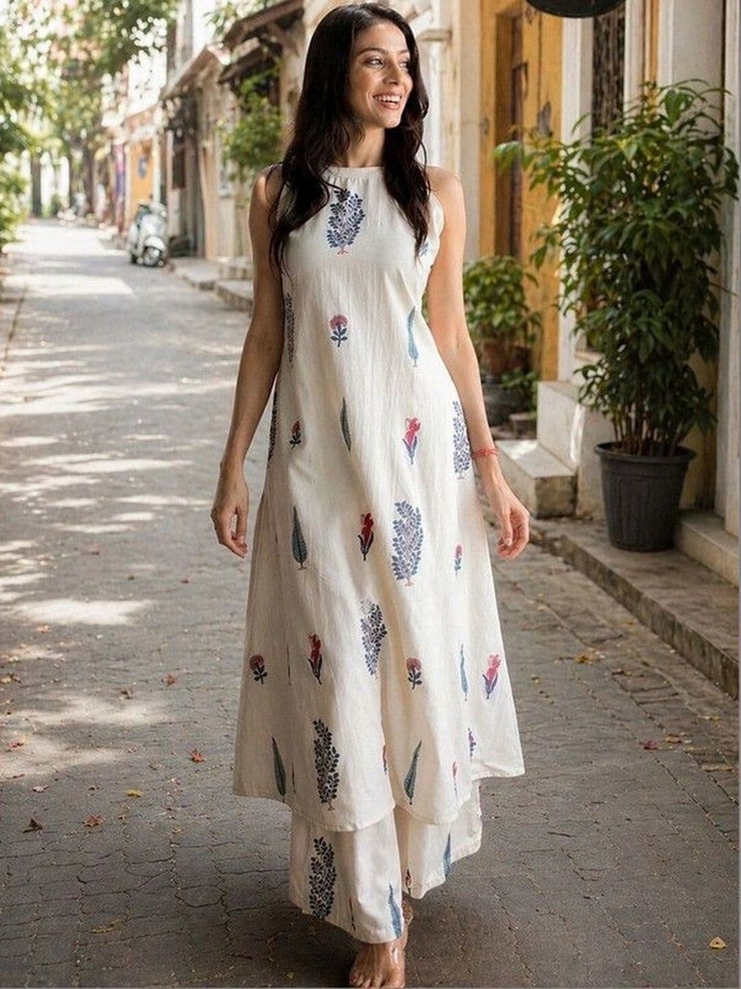 Atysundar Women Floral Printed Regular Kurta with Palazzos thumbnail 4