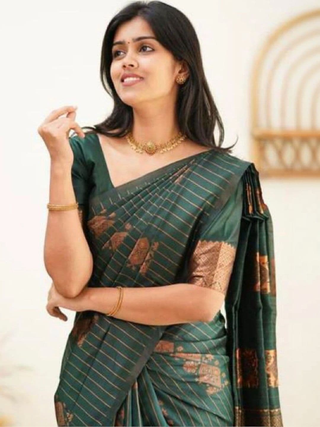 VS MALL Floral Zari Banarasi Saree thumbnail 3