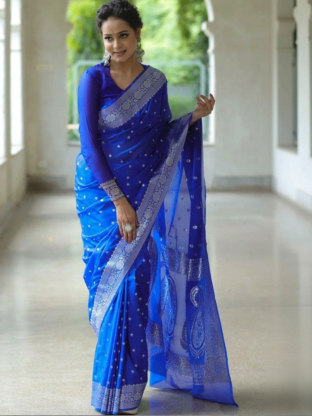 VS MALL Woven Design Zari Banarasi Saree thumbnail 4