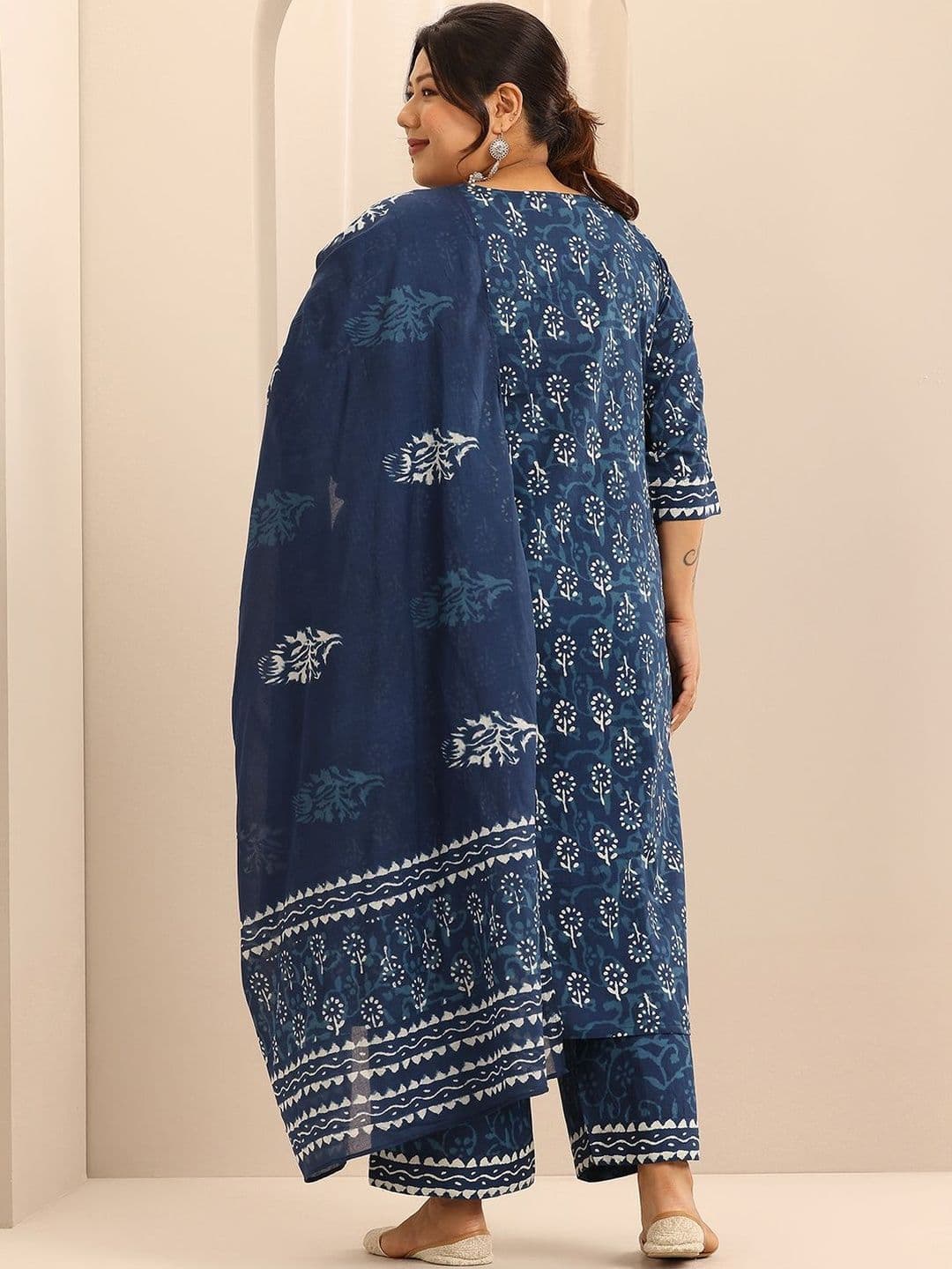 Extra Love By Libas Plus Size Women Ethnic Motifs Printed Kurta with Trousers & Dupatta thumbnail 7