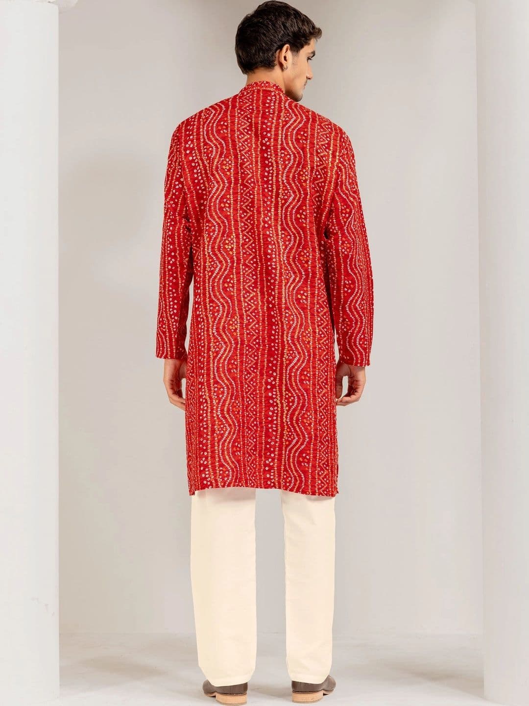 ADHIRAJAN Men Bandhani Printed Kurta thumbnail 5