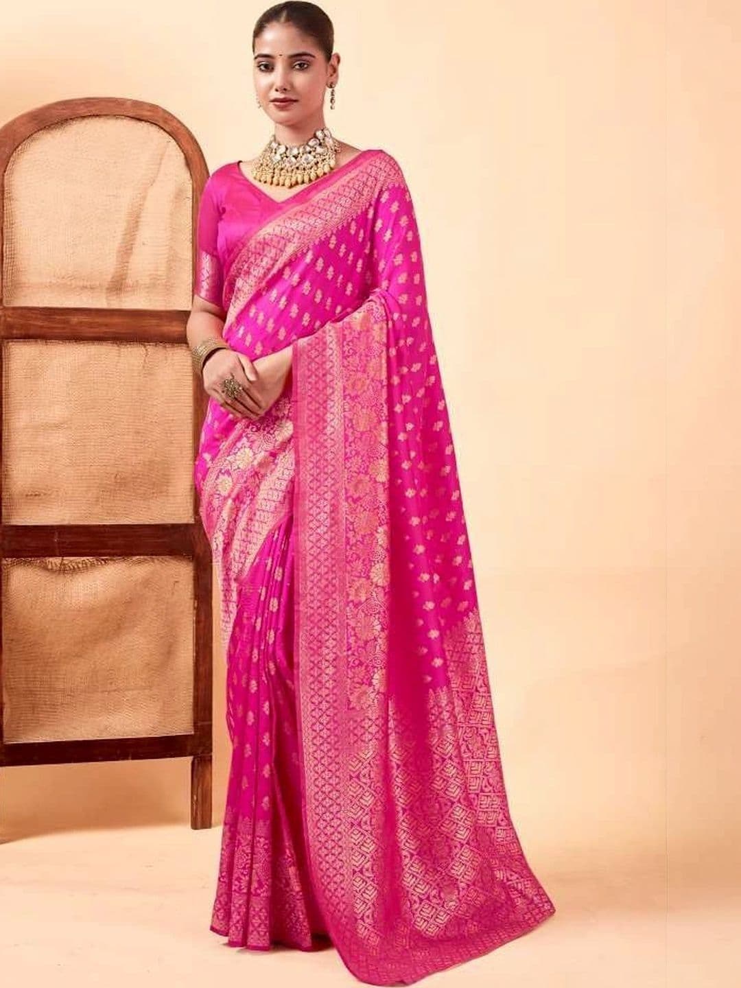 wearsquad Zari Art Silk Banarasi Saree - view 1