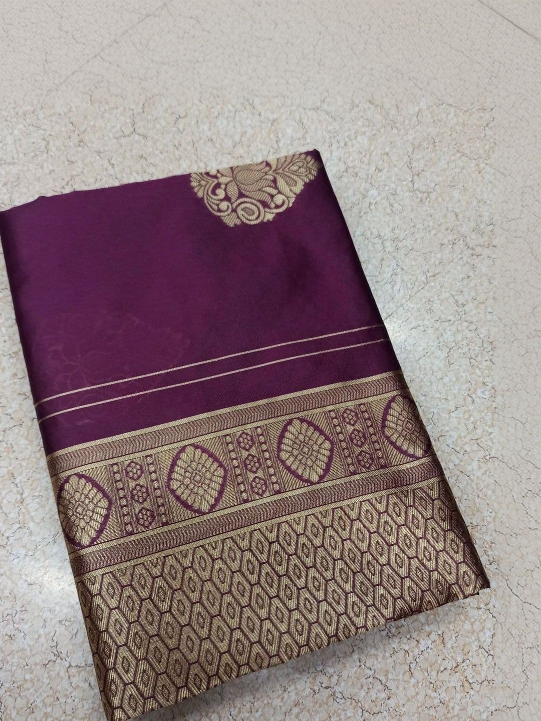 Milvia Ethnic Motifs Zari Silk Blend Designer Kanjeevaram Saree thumbnail 5