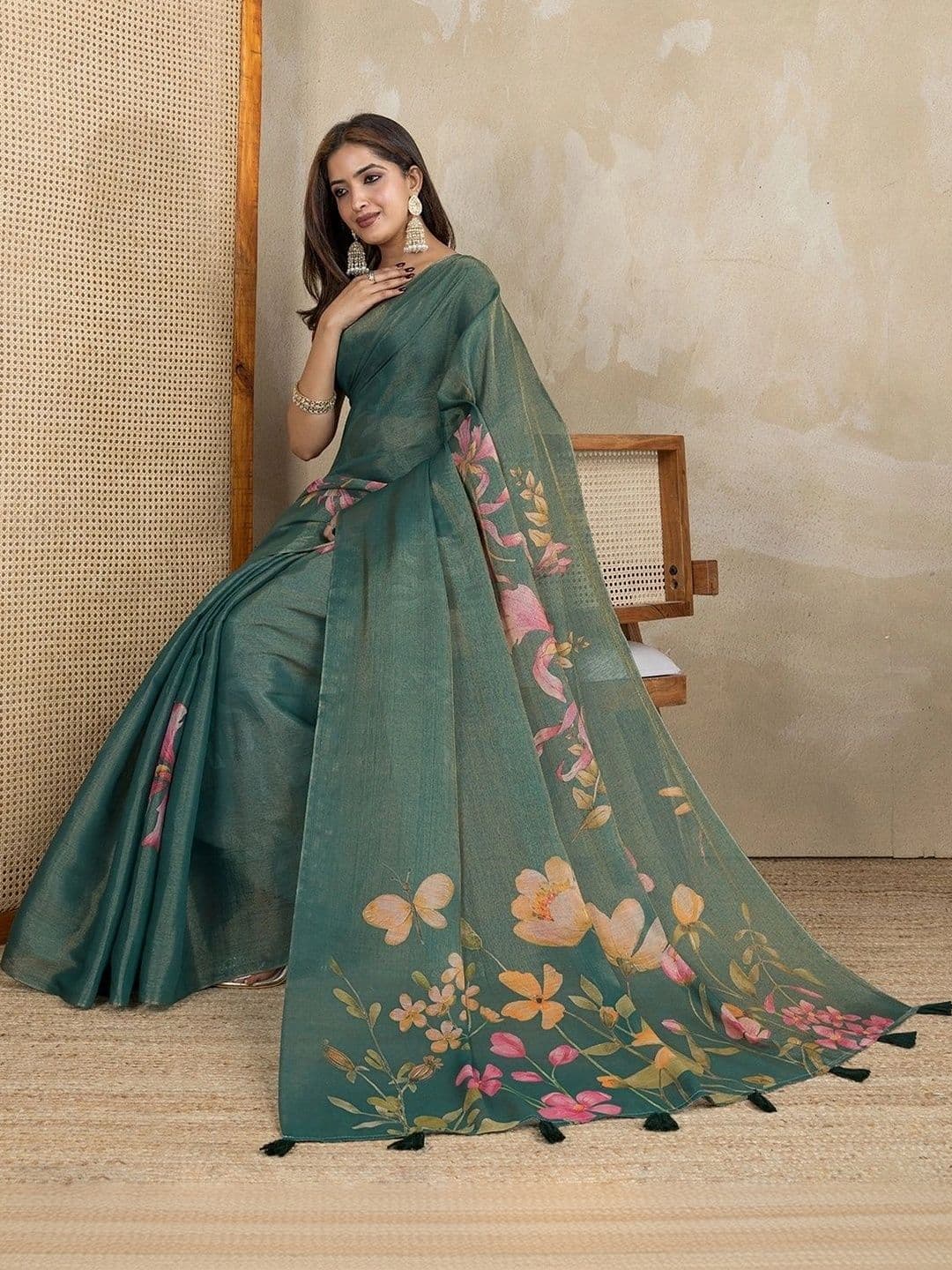 Kesarii Floral Zari Saree thumbnail 5