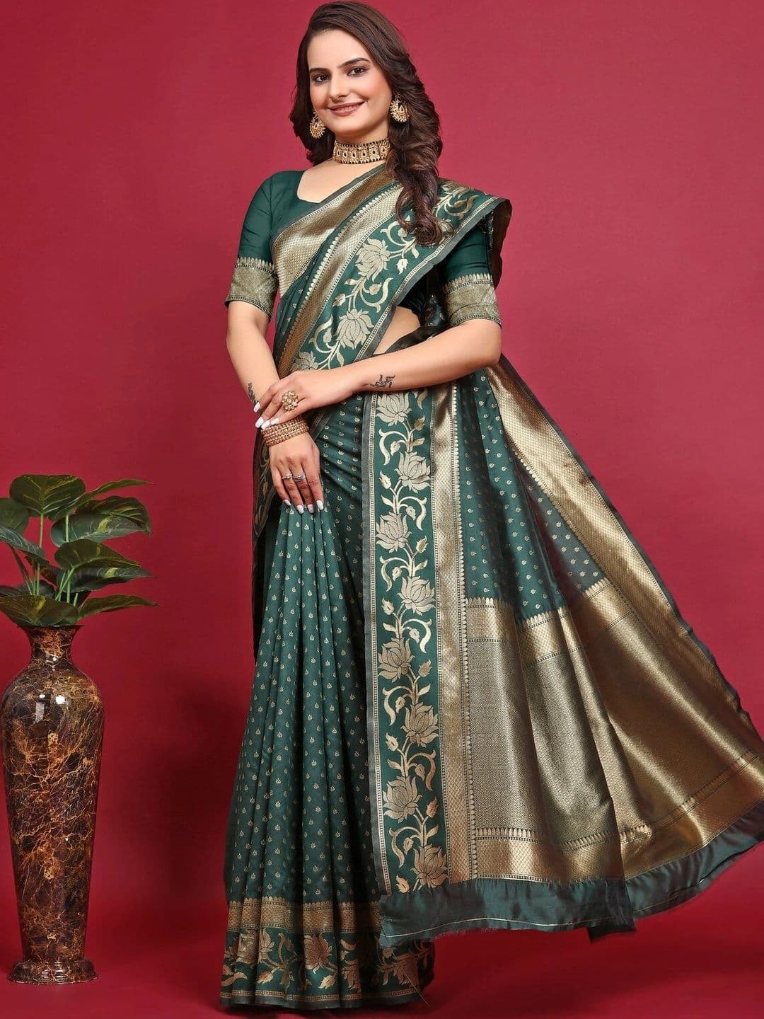 VS MALL Floral Zari Banarasi Saree thumbnail 2