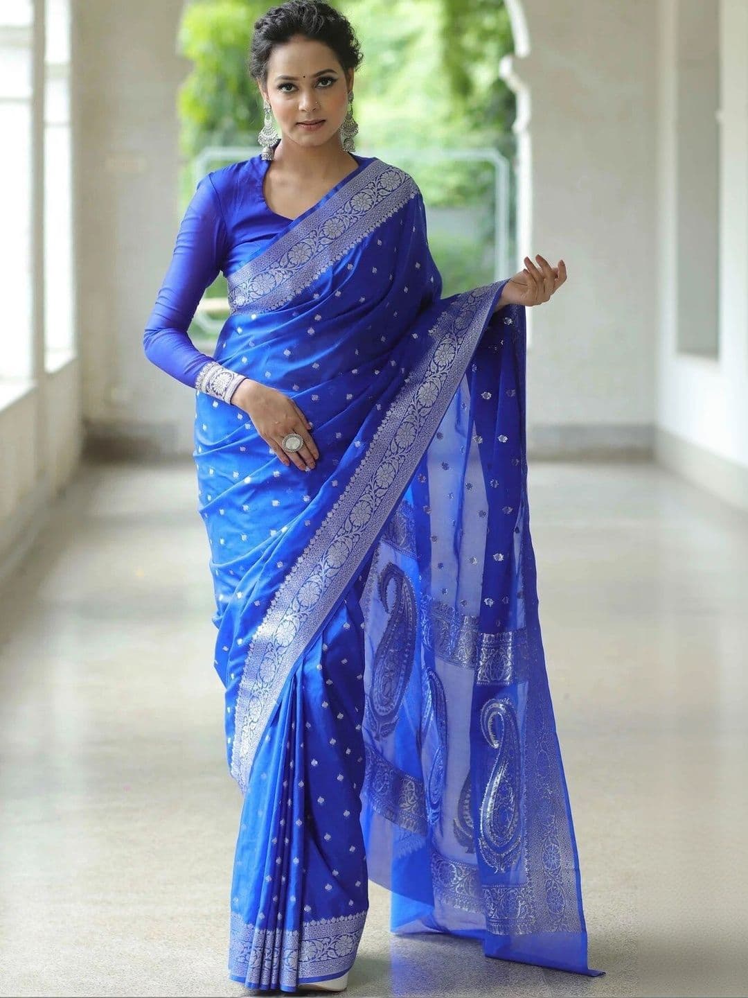 VS MALL Woven Design Zari Banarasi Saree thumbnail 3