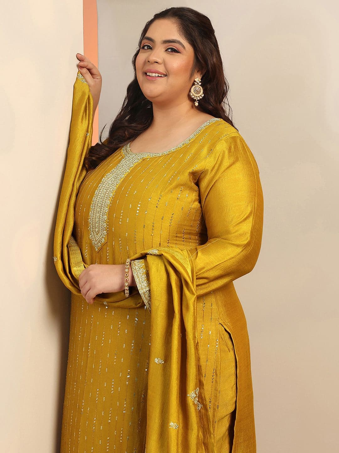 EXTRA LOVE BY LIBAS Plus Size Women Ethnic Motifs Embroidered Sequinned Kurta Suit Set thumbnail 6