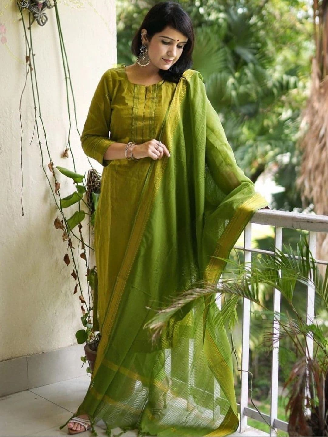 Urban India Women Regular Pure Cotton Kurta with Trousers & With Dupatta thumbnail 4