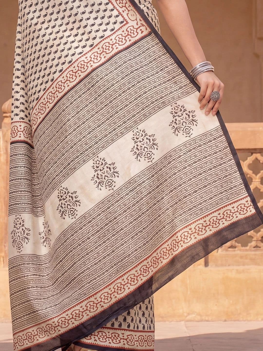 Anouk Bagh Art Silk Designer Block Print Saree thumbnail 7