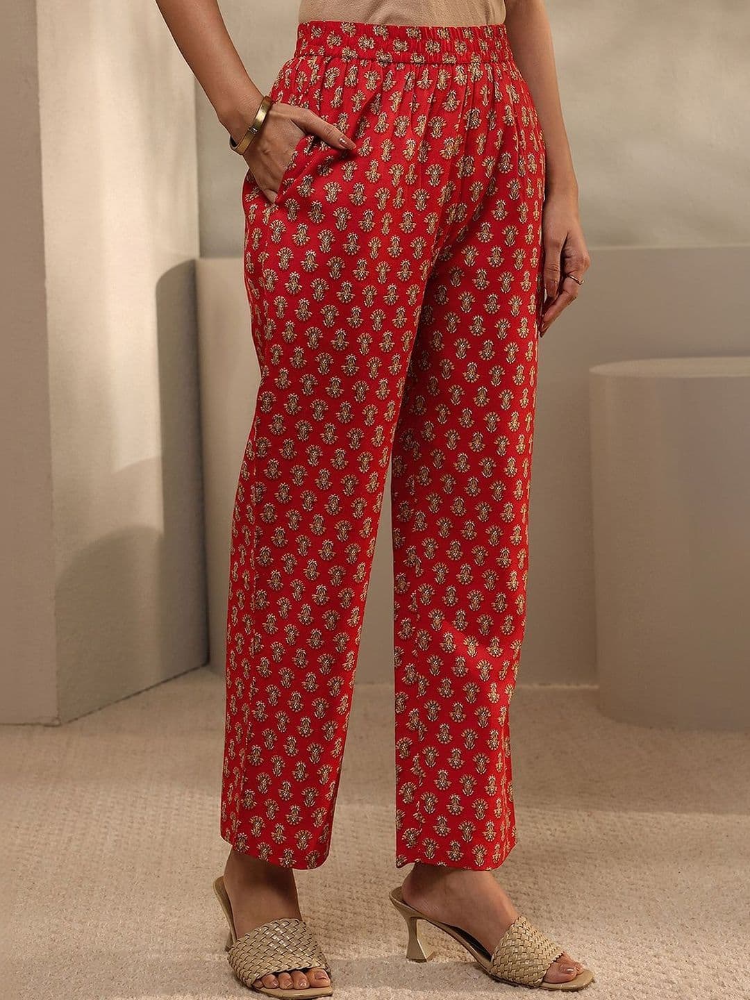 Gerua By Libas Women Floral Printed Regular Thread Work Kurta with Trousers & With Dupatta thumbnail 6