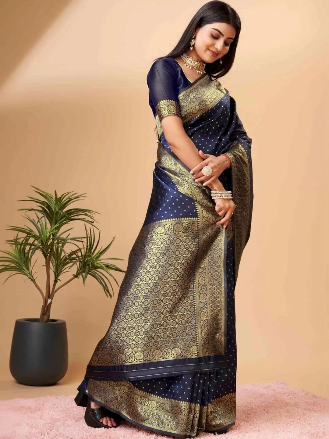 VS MALL Ethnic Motifs Zari Banarasi Saree thumbnail 4