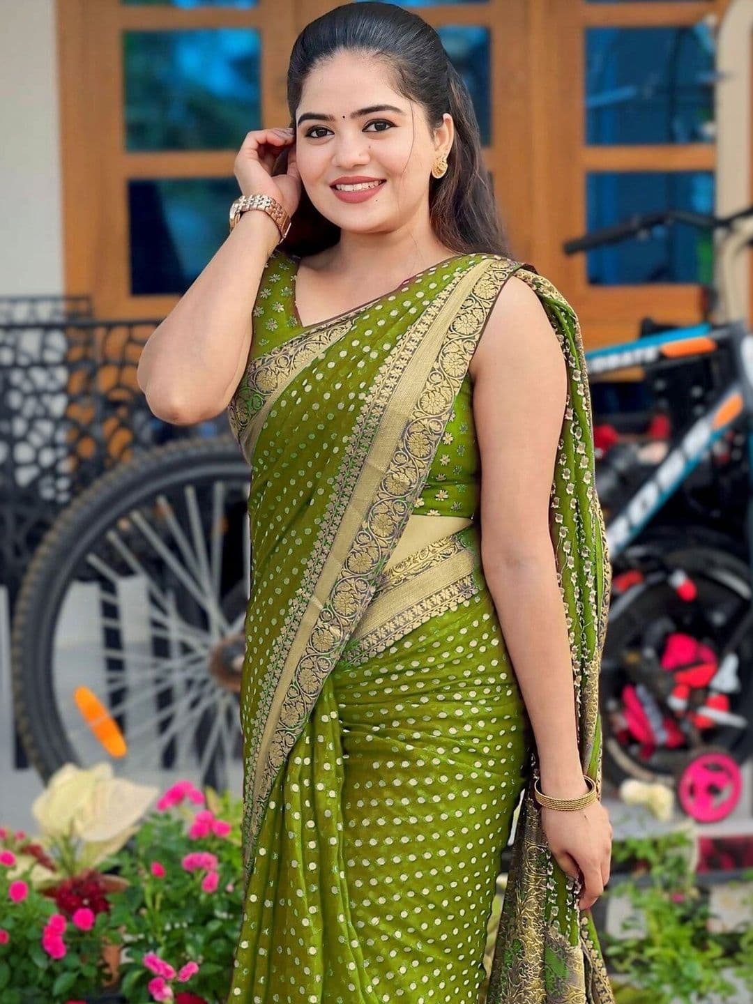 VS MALL Bandhani Zari Banarasi Saree thumbnail 2