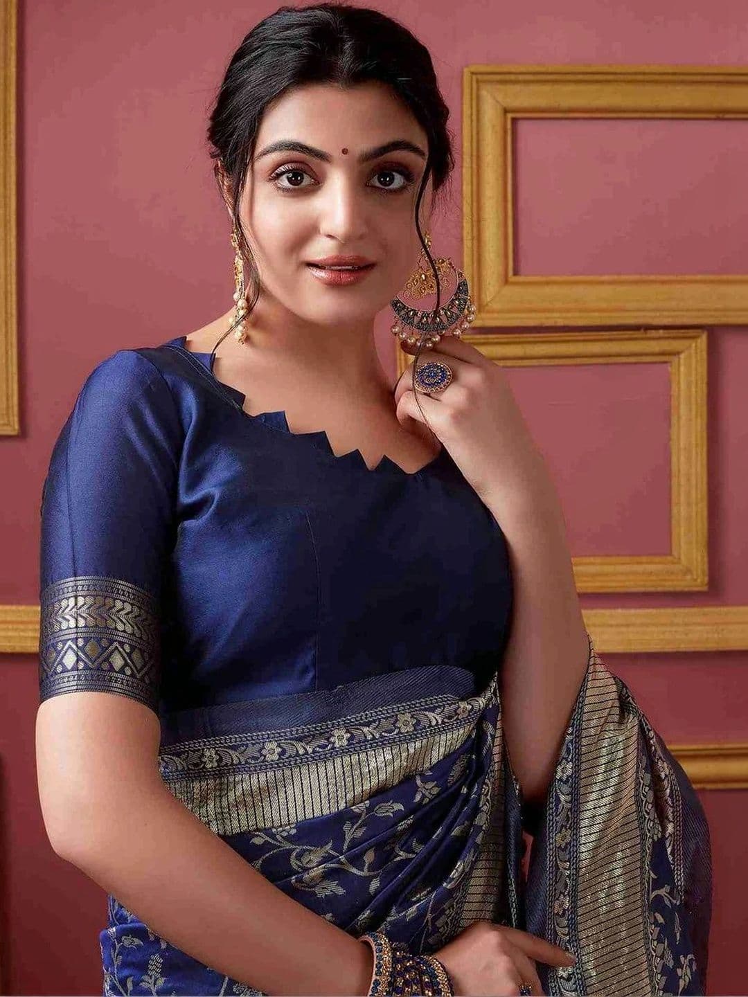wearsquad Woven Design Zari Art Silk Banarasi Saree thumbnail 5