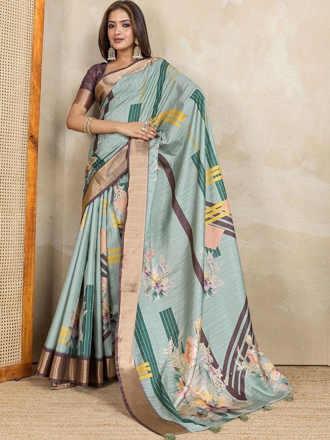 Kesarii Floral Saree thumbnail 2