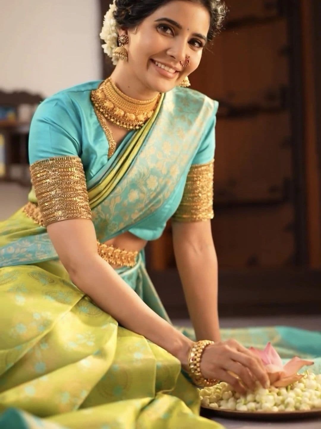 VS MALL Woven Design Zari Banarasi Saree thumbnail 4