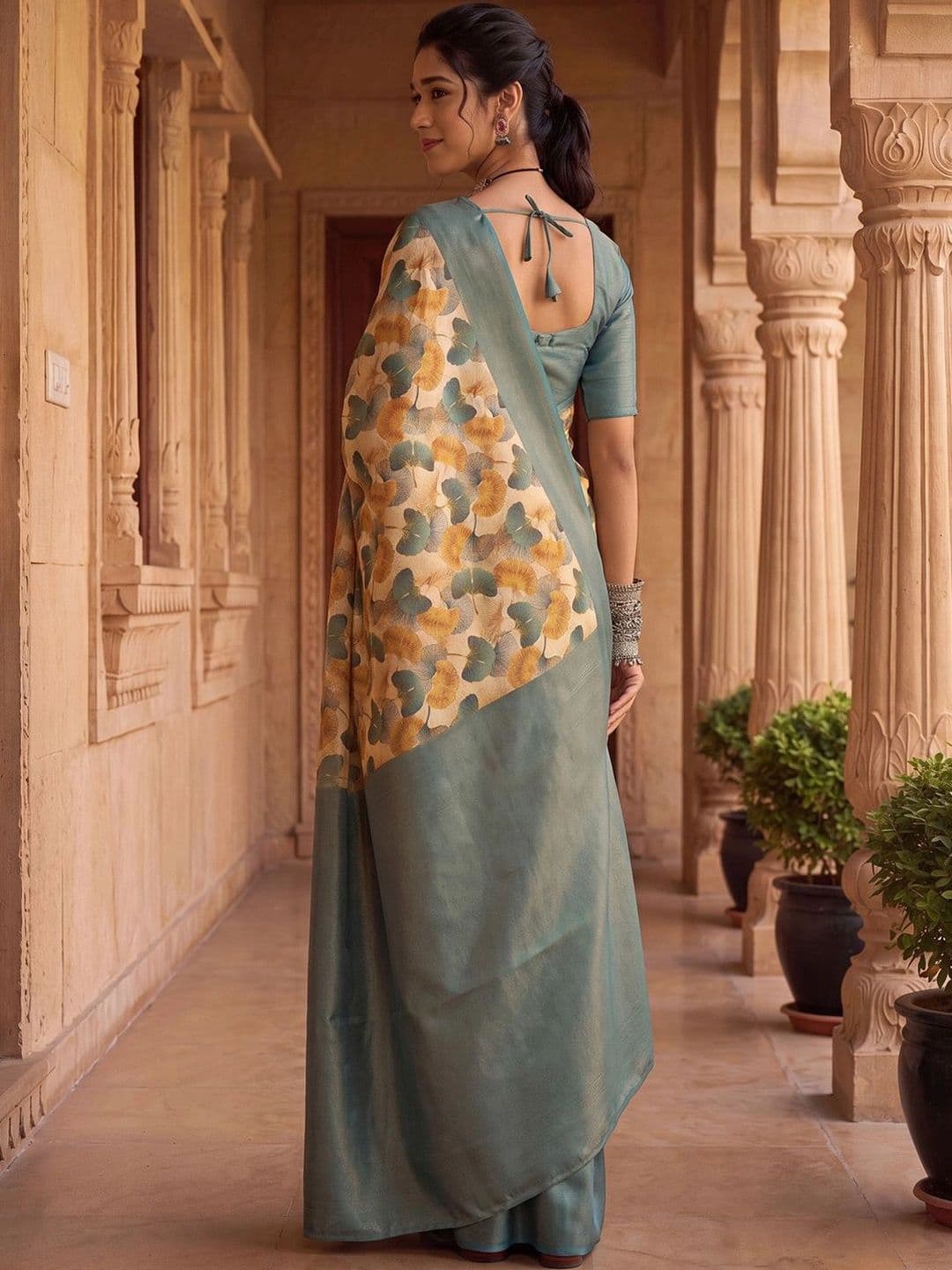 Anouk Floral Zari Silk Blend Designer Banarasi Saree thumbnail 5