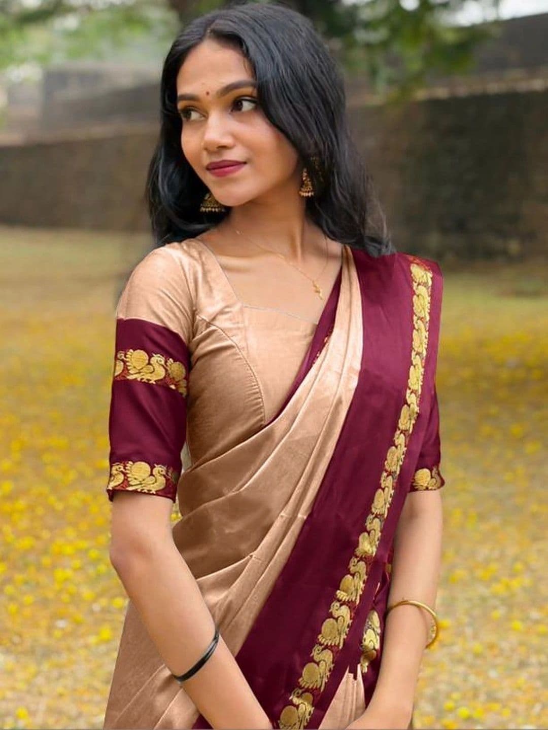 UMANTA Woven Design Zari Silk Cotton Designer Gadwal Saree thumbnail 2