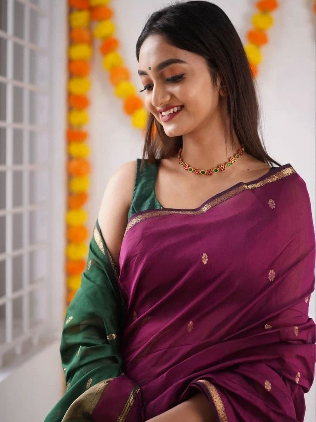 wearsquad Zari Art Silk Banarasi Saree thumbnail 2