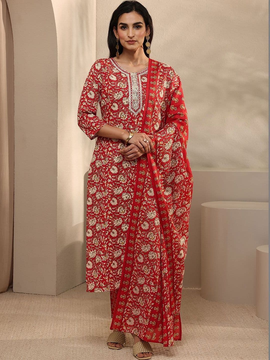 Gerua By Libas Women Floral Printed Regular Thread Work Kurta with Trousers & With Dupatta thumbnail 4