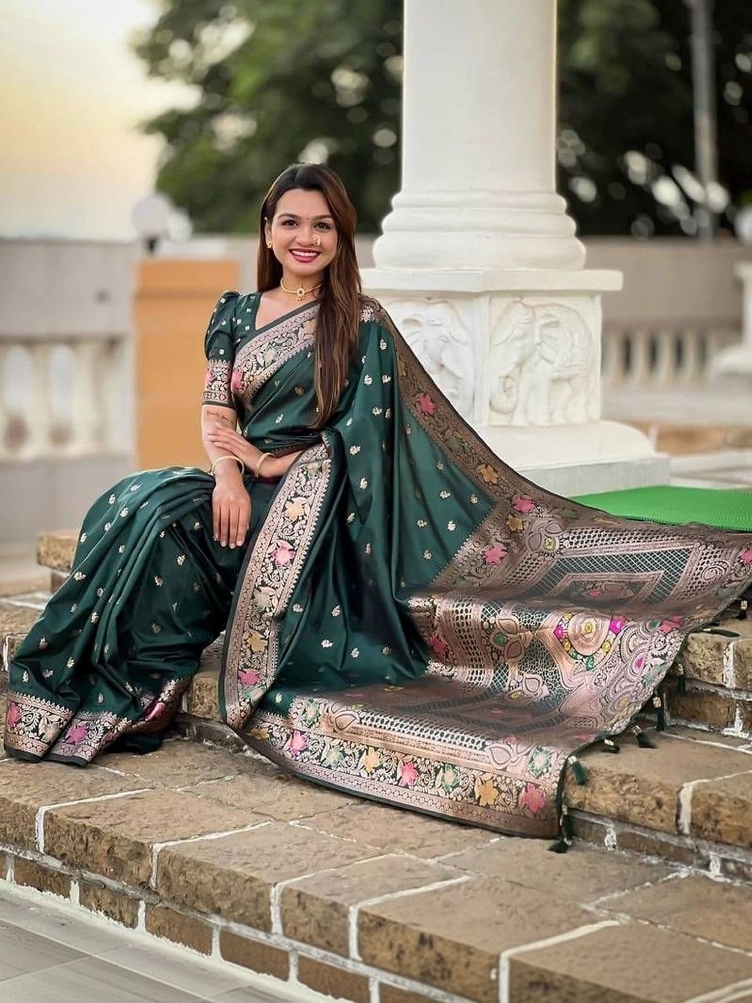 Dreamposhak Woven Design Zari Satin Banarasi Saree thumbnail 4