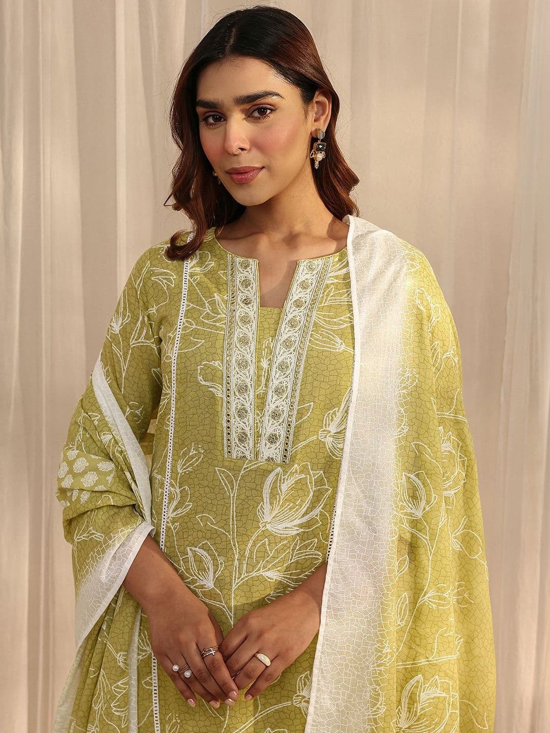 Gerua By Libas Women Floral Printed Regular Thread Work Kurta with Trousers & With Dupatta thumbnail 3