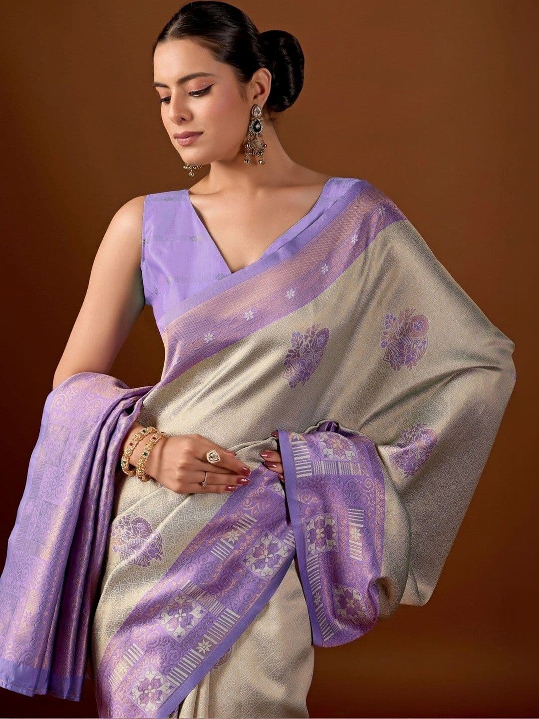 ERIKA Woven Design Zari Silk Blend Designer Banarasi Saree thumbnail 4