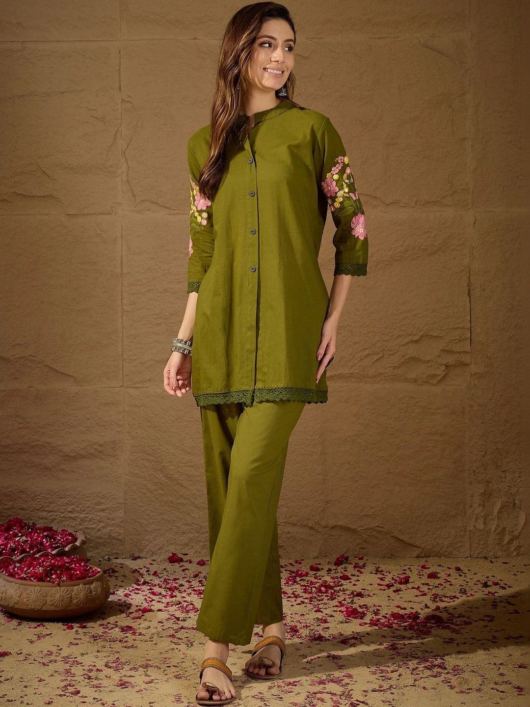 TRUVON FASHIONS Women Floral Embroidered Regular Thread Work Pure Cotton Kurta with Trousers - view 1
