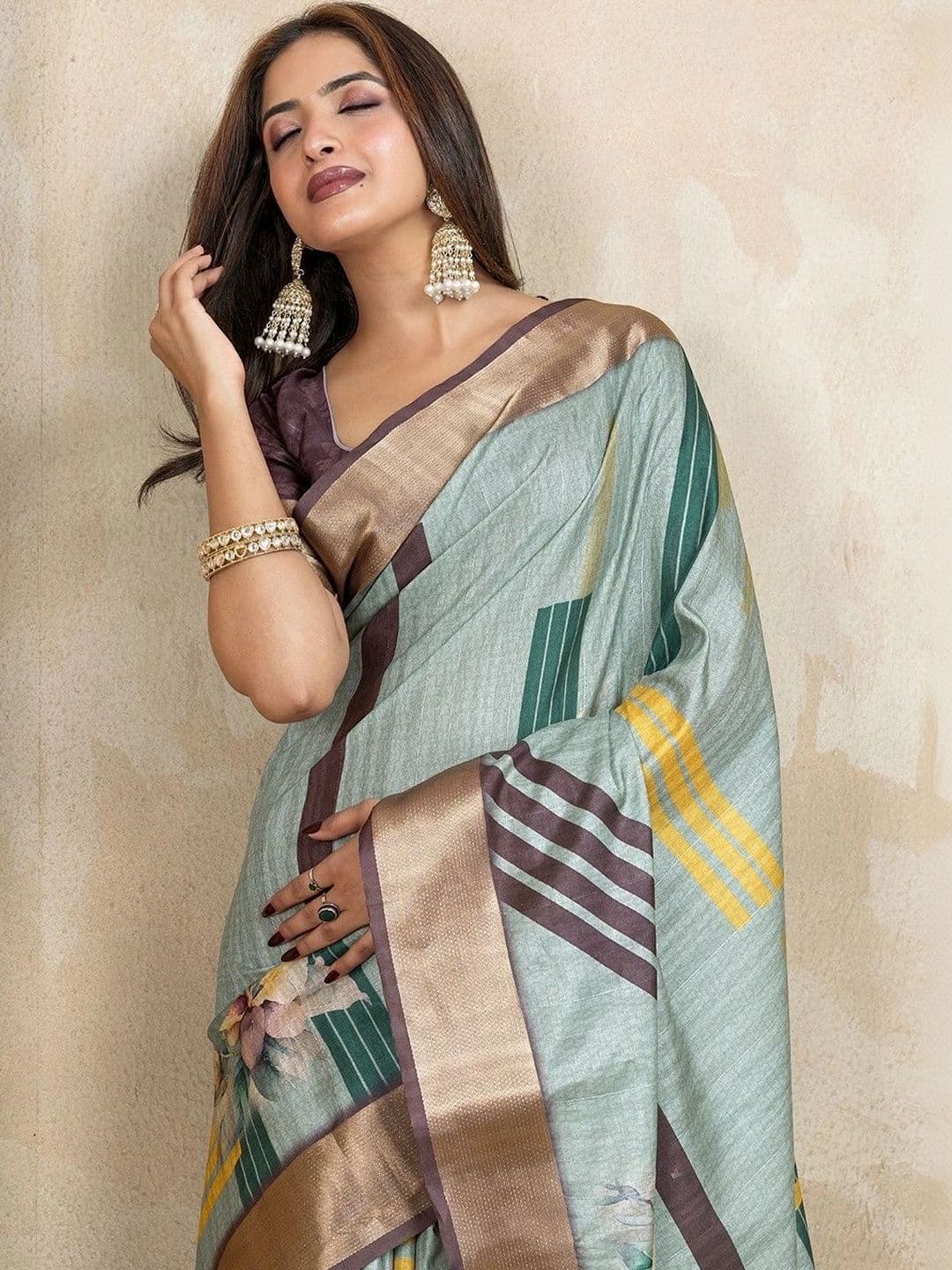Kesarii Floral Saree thumbnail 5