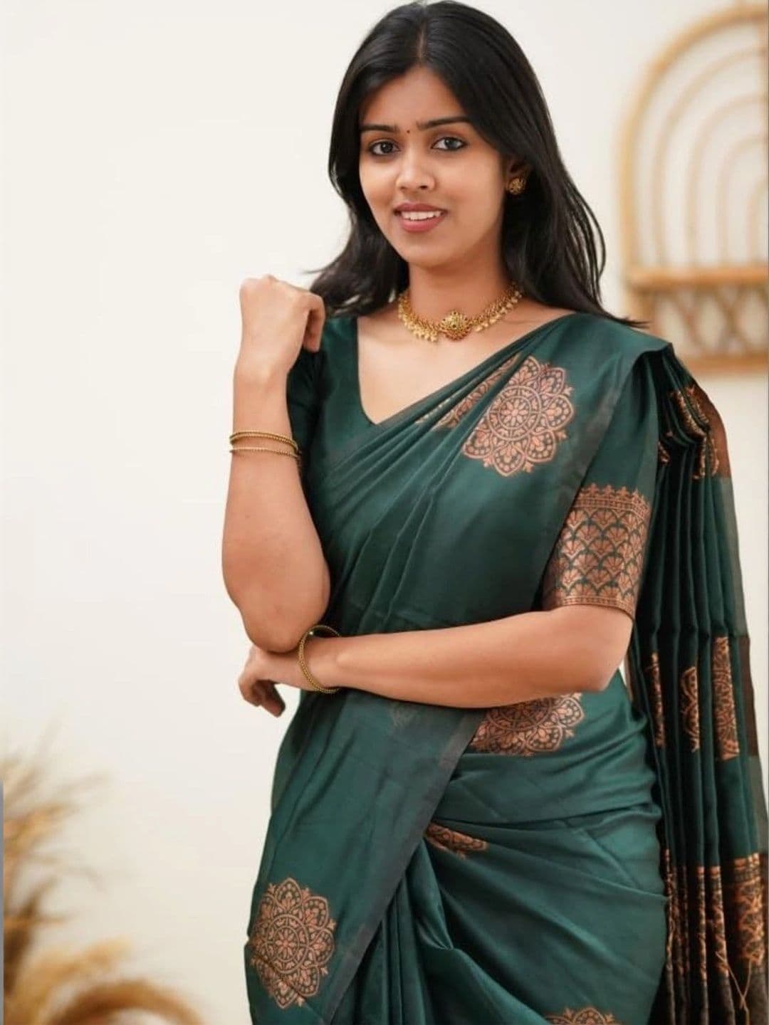 VS MALL Woven Design Zari Banarasi Saree thumbnail 3