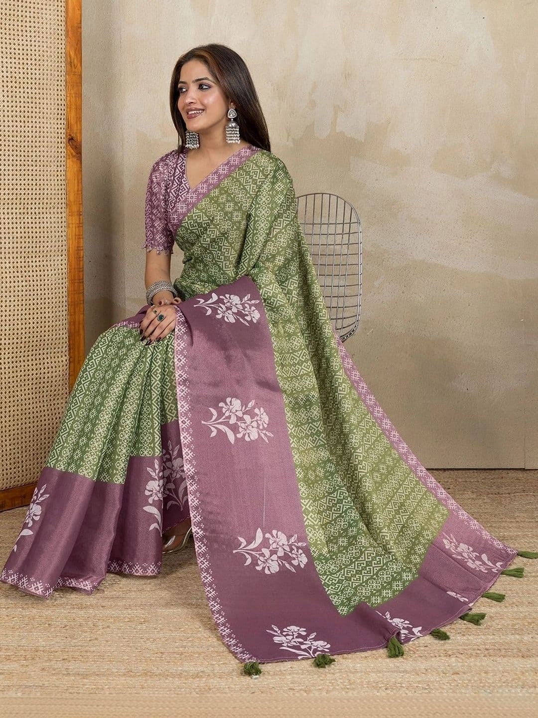 Kesarii Floral Saree thumbnail 7