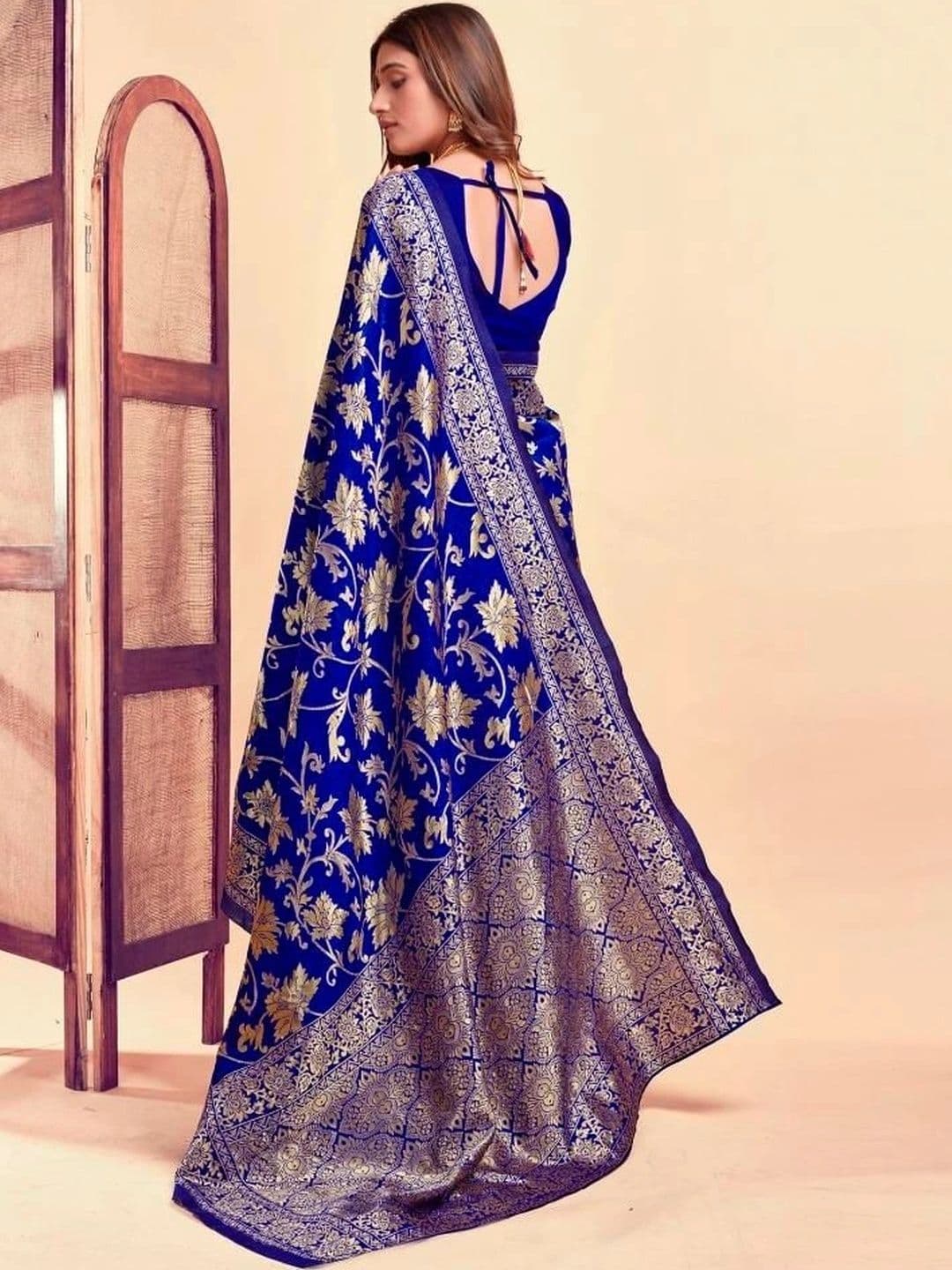 wearsquad Zari Art Silk Banarasi Saree thumbnail 3