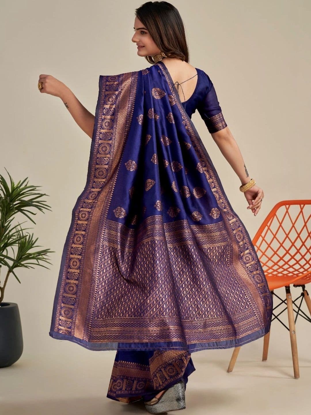 VS MALL Woven Design Zari Banarasi Saree thumbnail 4