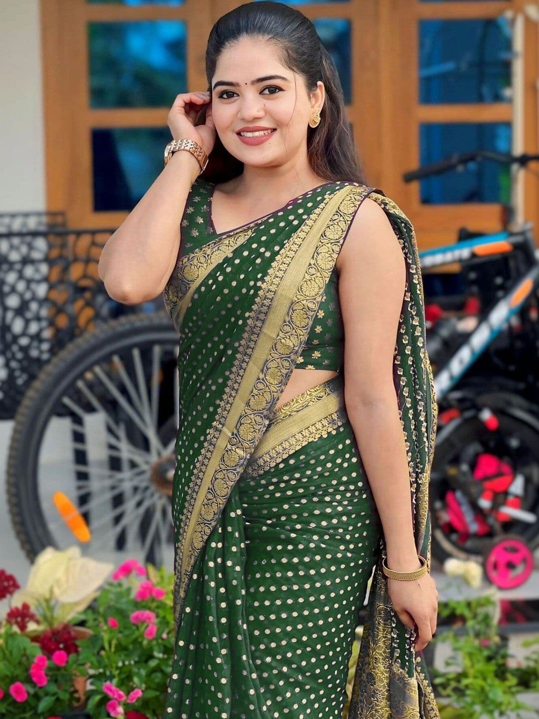 VS MALL Polka Dot Zari Banarasi Saree thumbnail 5
