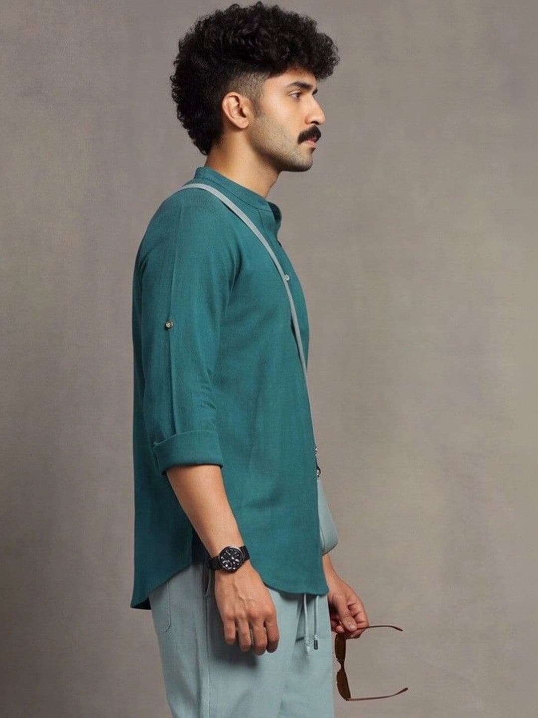 Navibhu Woven Design Solid Cotton Handloom Mandarin Collar Short Kurta thumbnail 2