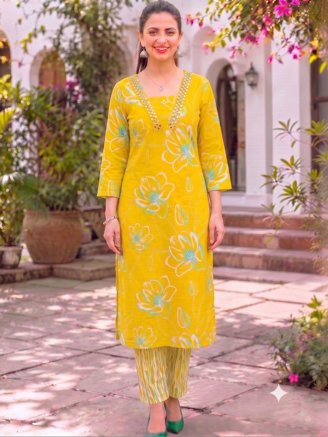 Chaukas Women Floral Printed Regular Mirror Work Pure Cotton Kurta with Trousers & With Dupatta thumbnail 6